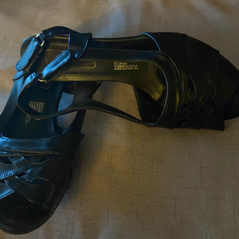 Low heeled dress shoes